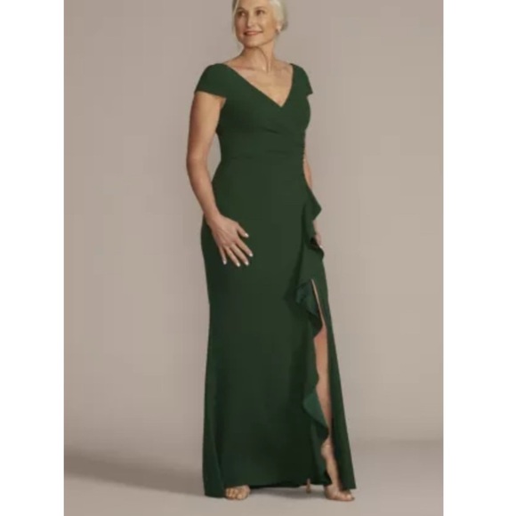 Oleg Cassini Dresses & Skirts - NWT Oleg Cassini Forest Green Maxi Dress